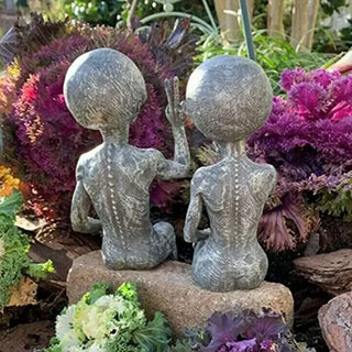 Garden Resin Alien Statue Sculptures Figurine Garden Ornament Indoor Art Decor for Patio Garden Decor Outdoor Home Decorations