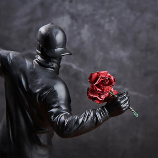 Resin Banksy Sculptures and Figurines Flower Thrower Statue Home Decoration Luxury Living Room Decoration Desk Bomber Decoration