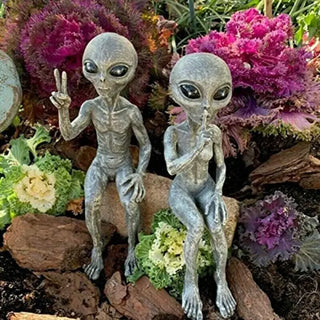 Garden Resin Alien Statue Sculptures Figurine Garden Ornament Indoor Art Decor for Patio Garden Decor Outdoor Home Decorations