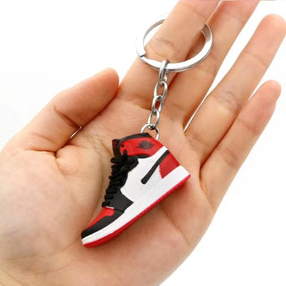 Exquisite 3D mini sneaker key chain simulation fun basketball shoe key chain DIY finger skateboard birthday gift