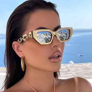 Vintage Cat Eye Sunglasses Women Trend New Fashion Small Metal Chain Sunglasses Elegant Eyeglasses Fashion Black Shades